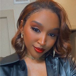 Meet your Posher, Elixis